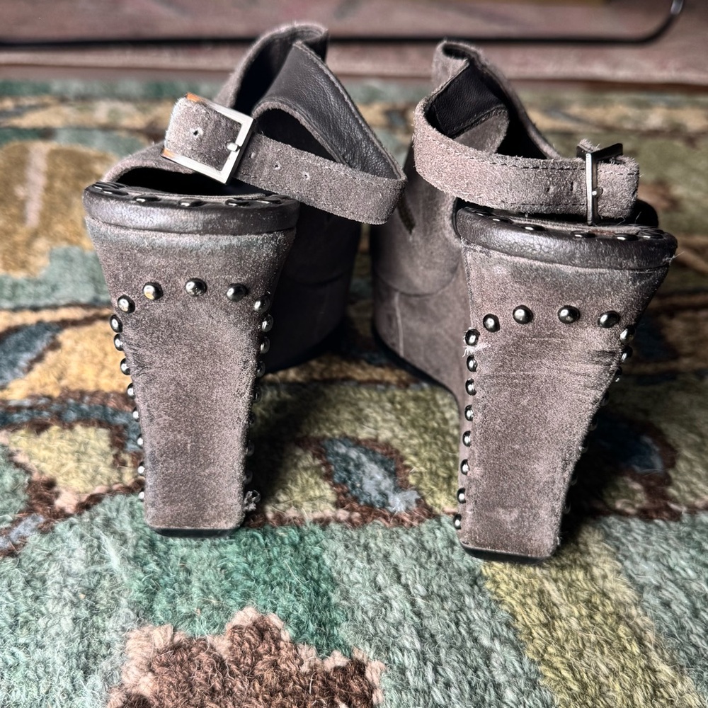 RARE Donald J Pliner Gray Wedge Suede Studded Sandals - Picture 2 of 8
